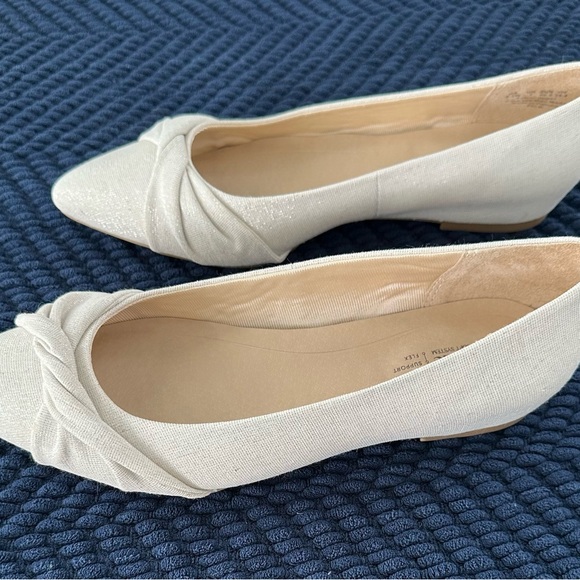 Life Stride Cream Pointed Toe Women Flats Light sparkle/sheen 9.5W New w/o box - Picture 2 of 10